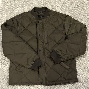 Banana Republic Men's olive green Quilted Puffer Jacket